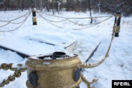 Мағжан Жұмабаевтың әкесі Бекеннің қиратылған зираты.Қызылжар.20 қаңтар, 2009 жыл.