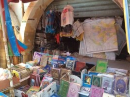 Sumqayıtda Xan Rəsuloğlunun bukinist mağazası