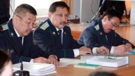 "Шетпе ісі" бойынша сот залындағы прокурор қызметкерлері. Ақтау, 17 сәуір 2012 жыл.