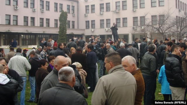 Protesti ispred zgrade Vlade FBiH