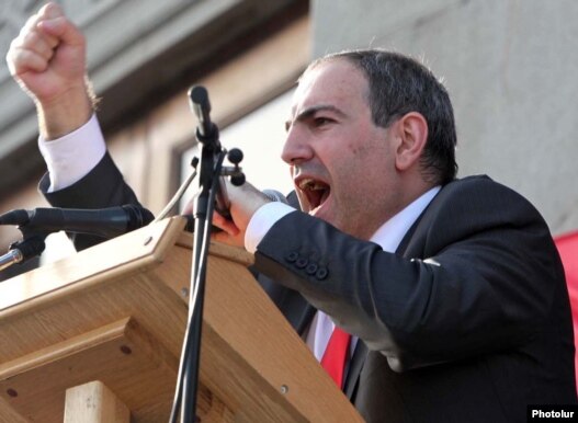 'Haykakan Zhamanak' editor Nikol Pashinian