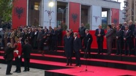 Pamje nga Tirana gjatë festimit të 100 vjetorit të shtetit shqiptar më 28 nëntor 2012