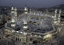 Hajj pilgrims pray at sundown around the al-Haram Sharif mosque in Mecca (epa)