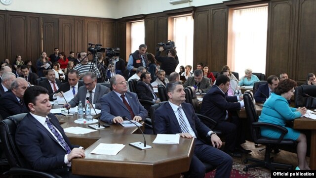 Armenia - Prime Minister Tigran Sarkisian (C) attends a parliamentary discussion of his government's draft budget for 2013, 30Oct2012.