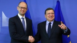 Еуропа комиссиясының президенті Жозе Мануэль Баррозу (оң жақта) мен Украина премьер-министрі Арсений Яценюк. Брюссель, 13 мамыр 2014 жыл.