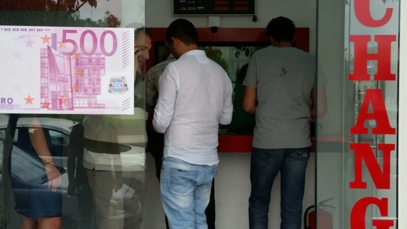 Azerbaijan's Central Bank Downplays Rumors Of Fresh Devaluation Of Manat
