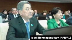 Парламент мәжілісі төрағалығына ұсынылған депутат Бақтықожа Ізмұхамбетов. Астана, 25 наурыз 2016 жыл.