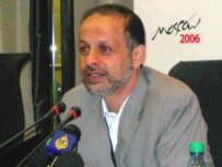 Akbar Ganji at his June 6 news conference (RFE/RL)