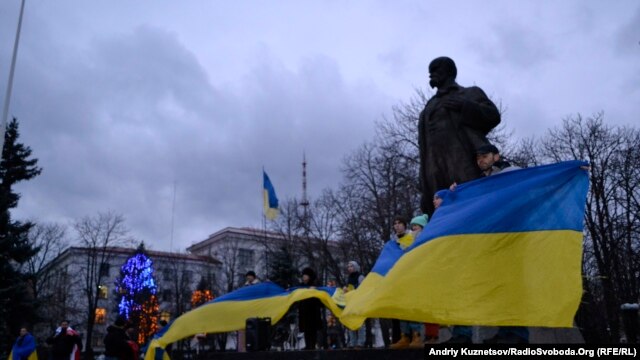 В Луганске состоялся митинг в поддержку Евромайдану, ему пытались помешать «афганцы»
