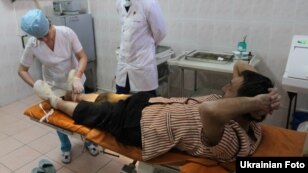 Пацієнт хірургічного відділення донецької центральної міської клінічної лікарні №6 Анатолій, 48 років, безробітний під час перев'язки (діагноз: обмороження)
