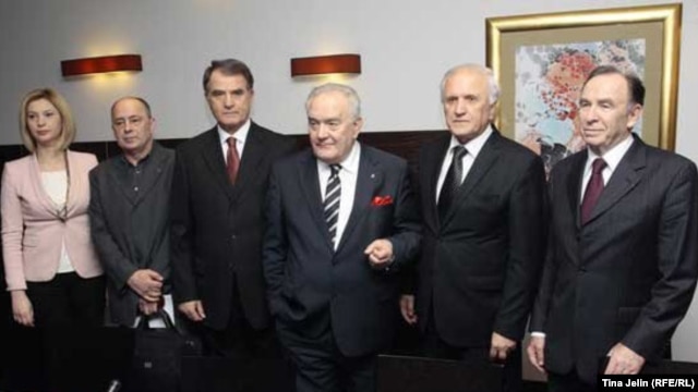 Josip Muselinović (drugi s desna) sa zvaničnicima na promociji knjige.