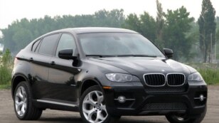 BMW X6 avtomobili.