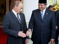 Putin (left) with Indonesian President Susilo Bambang Yudhoyono (epa)