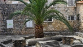 Ostaci kamene plastike od rimske građevine, foto: montenegrina.net