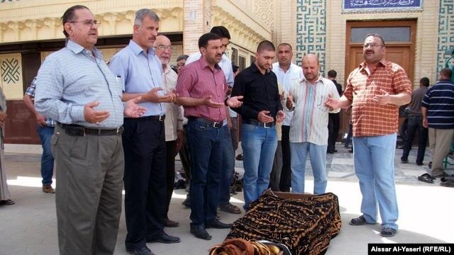 عدد من مشيعي علي الصفار