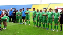 لاعبون سابقون وفنانون شعبيون يشاركون في حفل توديع المنتخب العراقي لكرة القدم