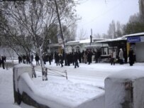 Heavy snow in Baku, Azerbaijan, on December 28, 2006 (RFE/RL)