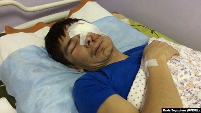 Мақсат Досмағамбетовтің ауруханада операция жасатып шыққаннан соңғы суреті. Алматы, 2 сәуір 2015 жыл.