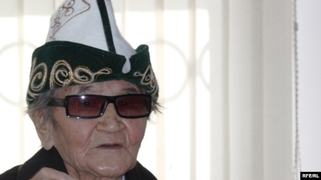 Жұмыста веб-камерада қыбырлаған ресейліктерді қараңыз