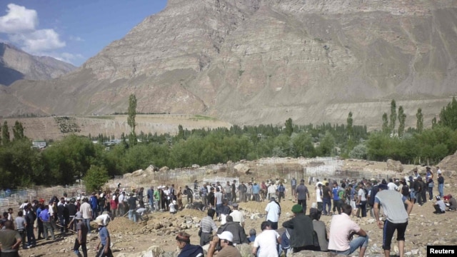 Locals attended the burial of victims of recent fighting in the town of Khorog, the capital of the autonomous region of Gorno-Badakhshan, in July.