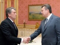 Yushchenko (left) and Yanukovych today in Kyiv (AFP)