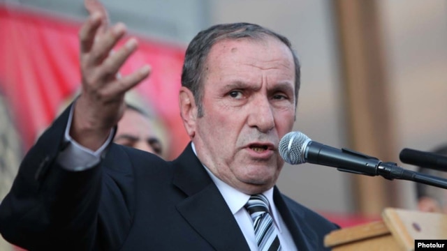 Armenia - Armenian National Congress leader Levon Ter-Petrosian speaks at an opposition rally in Yerevan.