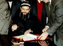 Nuri signing the peace agreement that ended Tajikistan's civil war in Dushanbe on December 23, 1996 (TASS)
