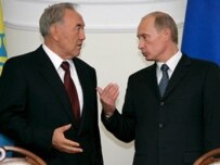 Nazarbaev (left) with Putin (epa)