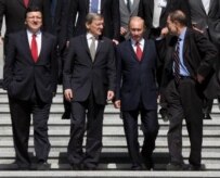 From left to right: European Commission President Jose Manuel Barroso, Austrian Chancellor Wolfgang Schuessel, Russian President Vladimir Putin, and European Union Foreign Policy Chief Javier Solana, at the Black Sea resort of Sochi today (epa)
