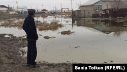 Атыраудағы су жайылған көшенің бірі. 1 наурыз 2016 жыл.