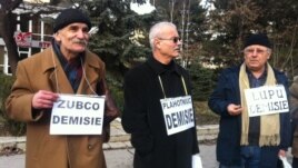 Protest în faţa Parlamentului