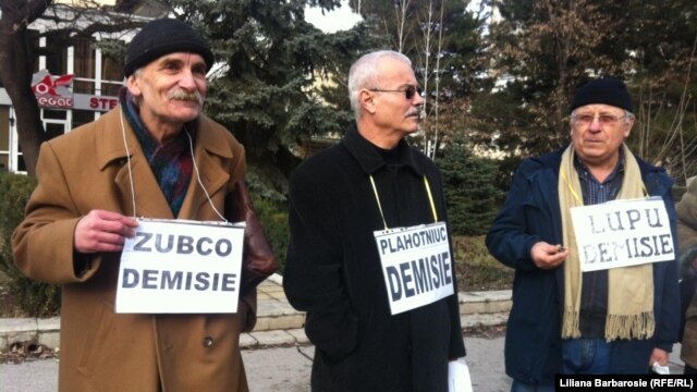Protest în faţa Parlamentului