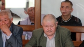 Шетпе оқиғасы бойынша айыпталушылардың адвокаттары сот залында. Ақтау, 17 сәуір 2012 жыл.