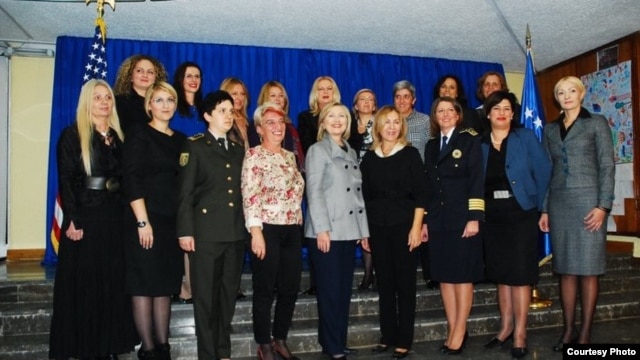 Na dodjeli priznanja, sa Hillary Clinton i uspješnim ženama iz drugih zemalja