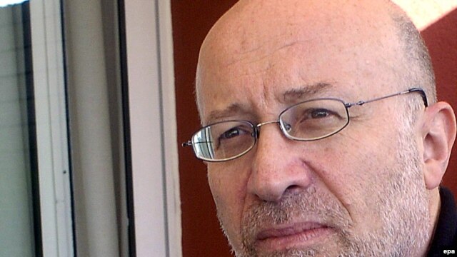 Historian Tony Judt says "Washington is not about to run to [East Europe's] rescue against Russia."