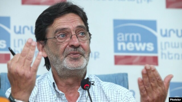Armenia - Mesrop Movsesian, the owner and chief executive of the A1+ TV station, at a news conference in Yerevan, 4Sept2012.