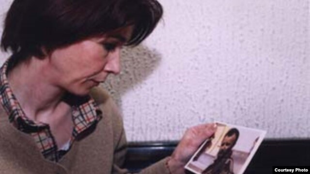 Esma Palić sa fotografijom supruga Avda