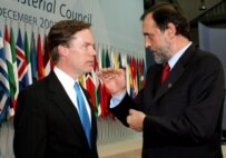 Nicholas Burns (L) with Serbian Foreign Minister Vuk Draskovic (epa)