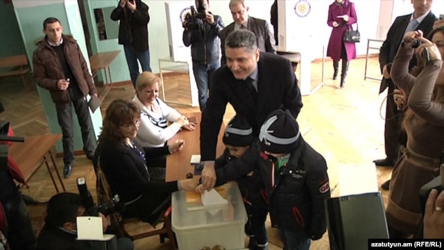 Armenia - Prime Minister Tigran Sarkisian casts his vote at the presidential elections, Yerevan,18Feb,2013