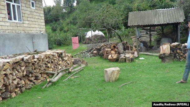 Siğaloni kəndi (Astara), Qaz olmadığına görə hər iş odunla görülür. sent.2016