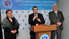ალექსანდრე გეჯაძე (ცენტრში)