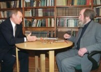 Solzhenitsyn (right) meeting with Russian President Putin in September 2000 (ITAR-TASS)