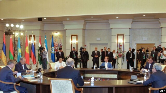 Ղազախստան -- ՀԱՊԿ գագաթաժողովը Աստանայում, արխիվ