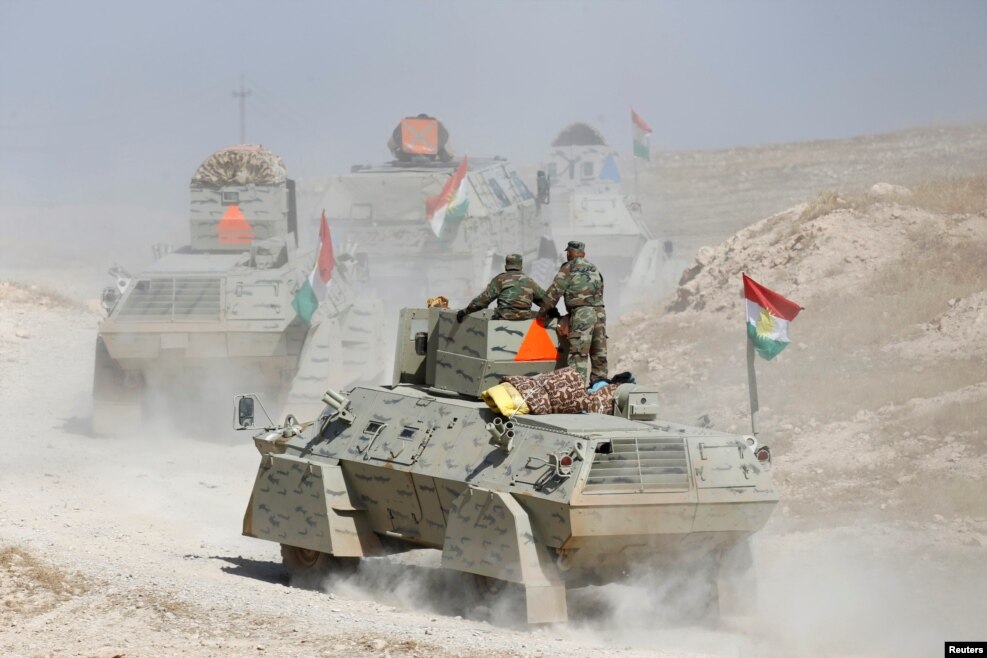 Западные члены коалиции долгое время не соглашались посылать своих военных для наземной операции против боевиков. В основном этим занималось курдское ополчение Пешмерга На фото – бойцы Пешмерги во время операции против ИГИЛа