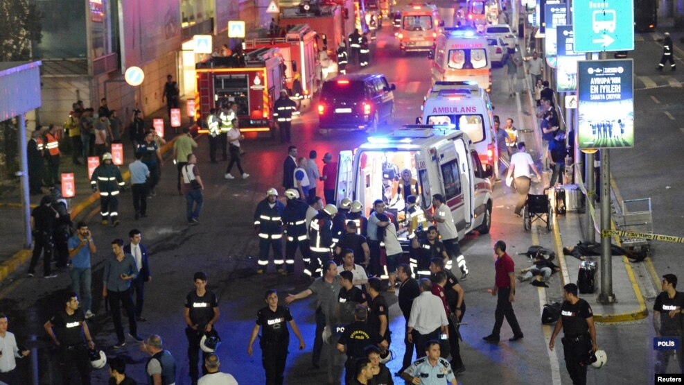 Stambuldağı jarılıs ornına kelgen därigerler. 28 mausım 2016 jıl. 