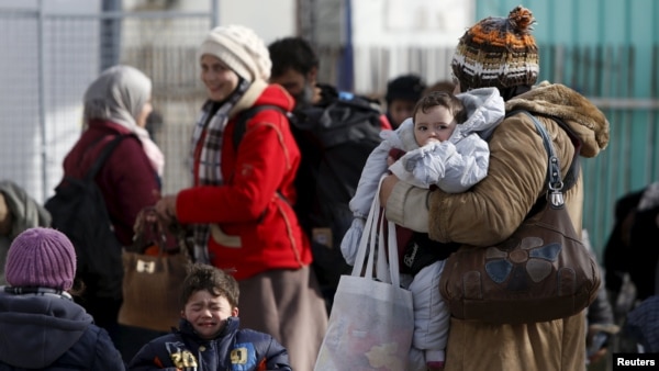 Мигранты и беженцы на границе Македонии и Сербии. 2 февраля 2016 года.