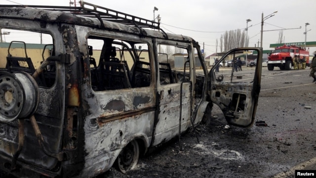 Автомобиль после взрыва, прогремевшего рядом с дагестанским селом Джемикент. 15 февраля 2016 года.