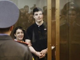 Никита Тихонов и Евгения Хасис в зале суда. Оглашение приговора. Май 2011 год