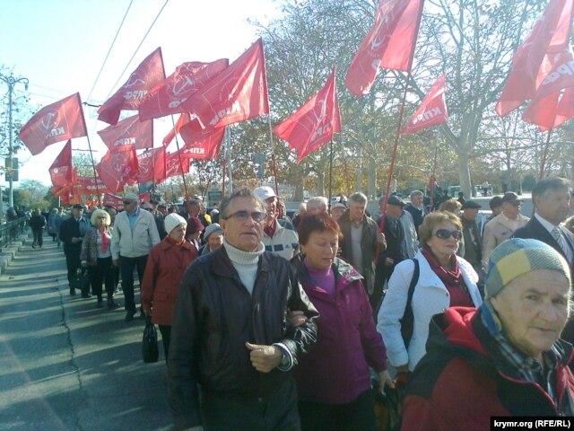 На митинге в Севастополе выразили недовольство политикой Москвы (ФОТО) На митинге в Севастополе выразили недовольство политикой Москвы (ФОТО)
