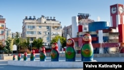 "Kremlin kitsch" -- a lot of businesses in the tourist resort of Antalya on the Turkish Riviera go to considerable lengths to make Russians feel at home.